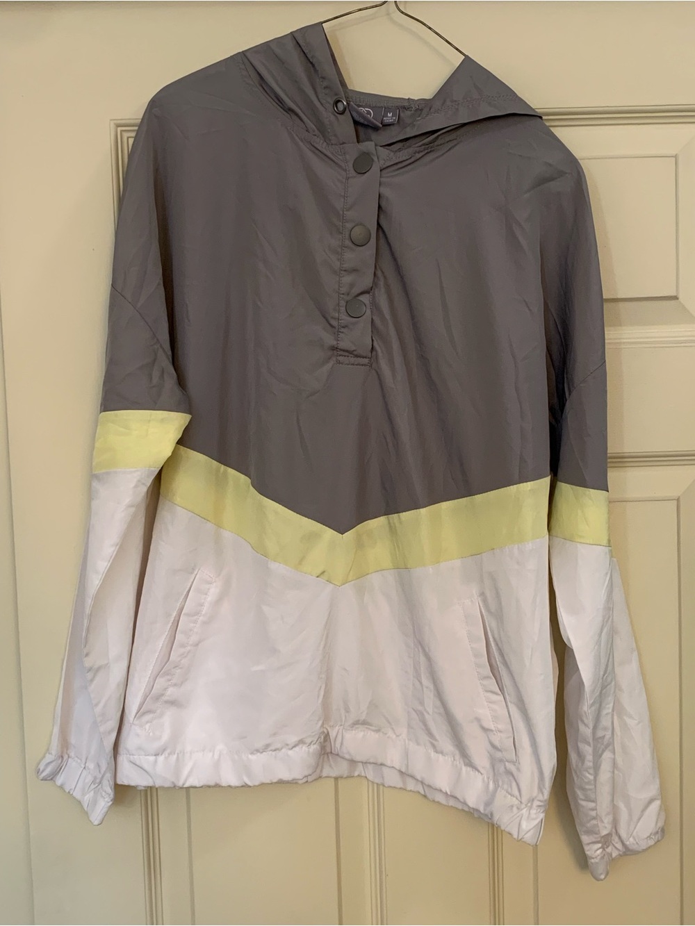 Daisy Fuentes Colorblock Windbreaker Jacket Medium Grey Yellow White